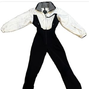 NILS one piece ski suit enhances figure SIZE 8